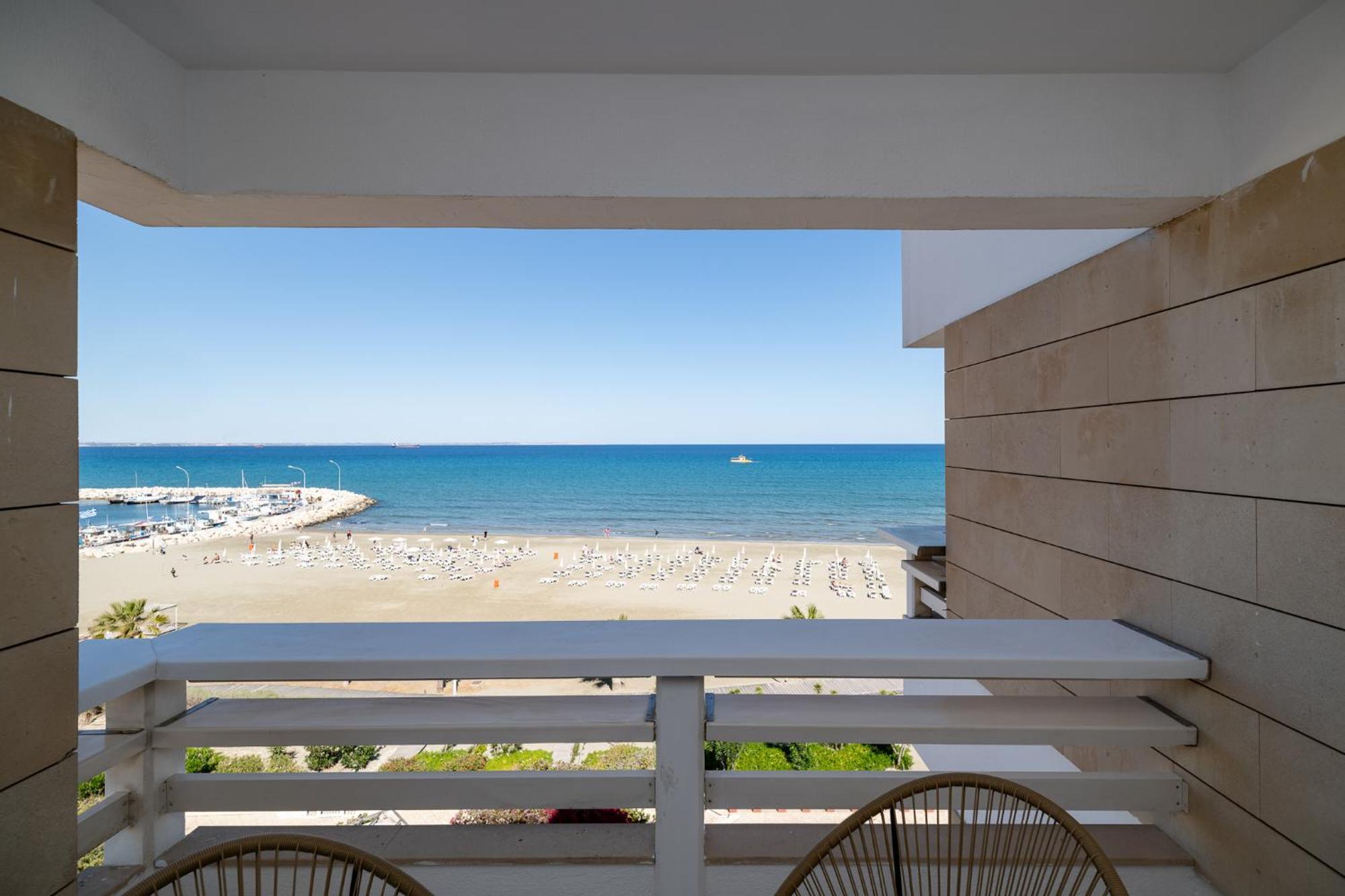 Lazuli Beachfront Sea View Ap144 Ларнака Екстериор снимка